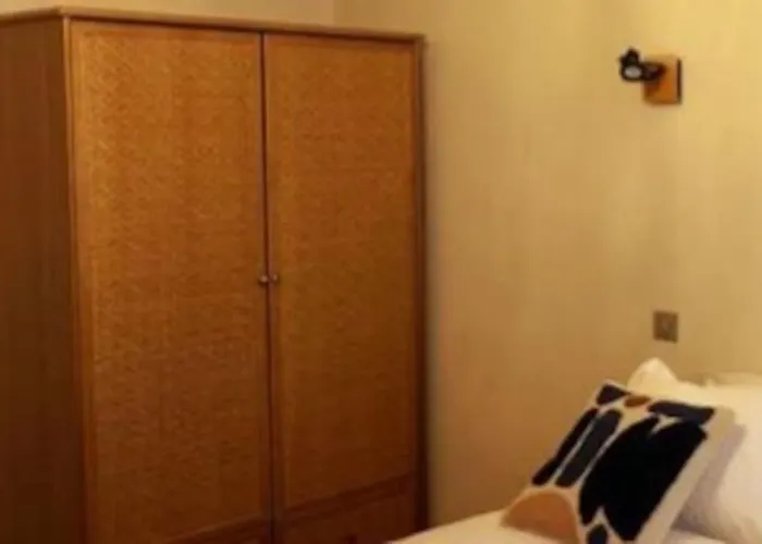 Prestige, Cour Paoli *