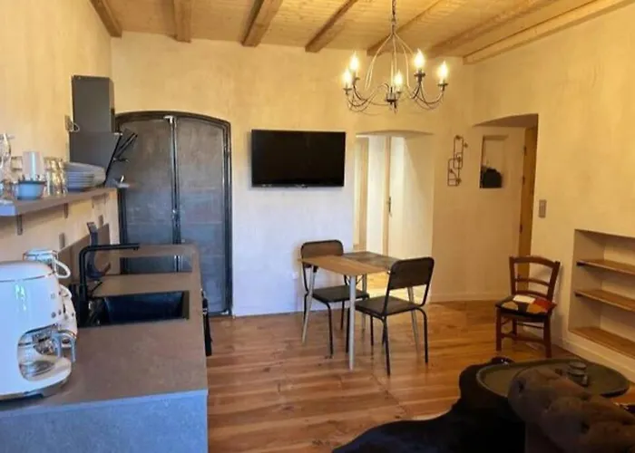 Prestige, Cour Paoli