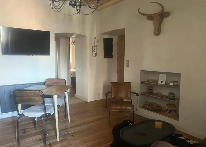 Prestige, Cour Paoli *