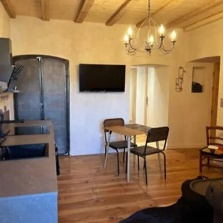 Prestige, Cour Paoli