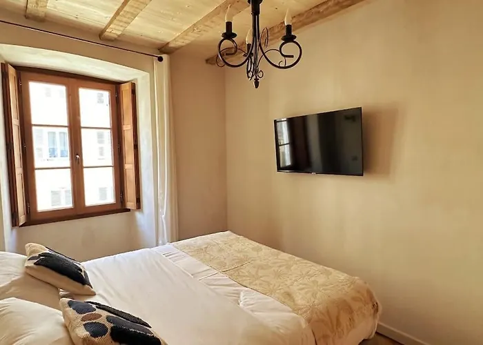 Prestige, Cour Paoli Apartmán *